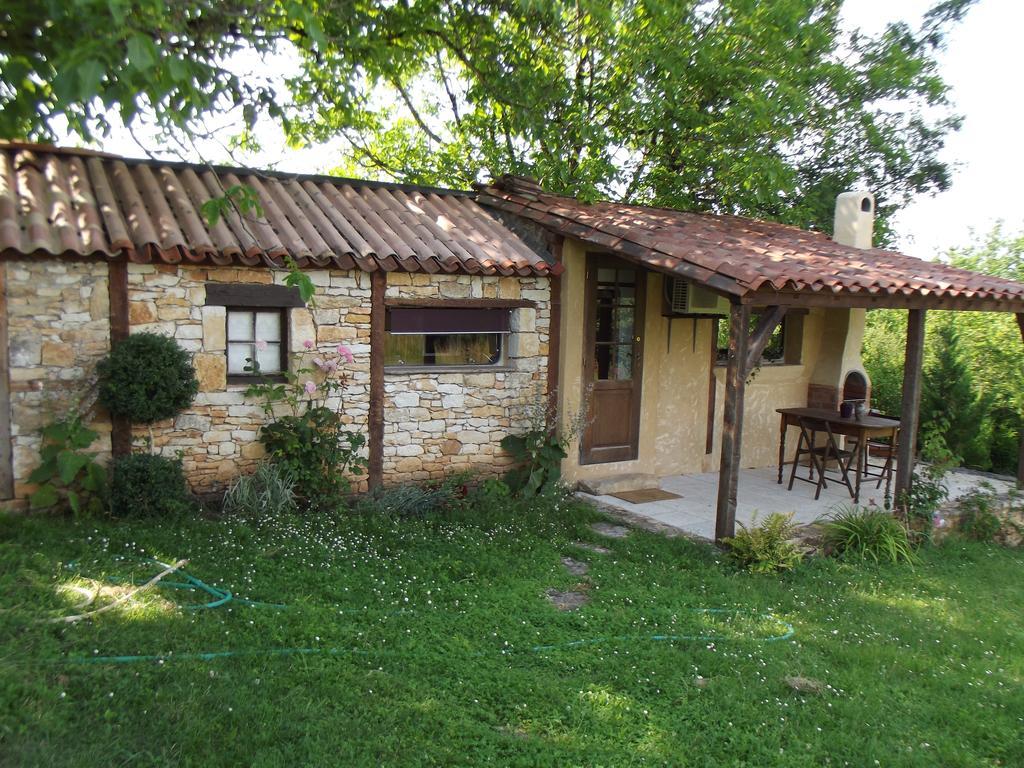 Gites Des 3 Vallees Salignac Eyvigues Exterior photo